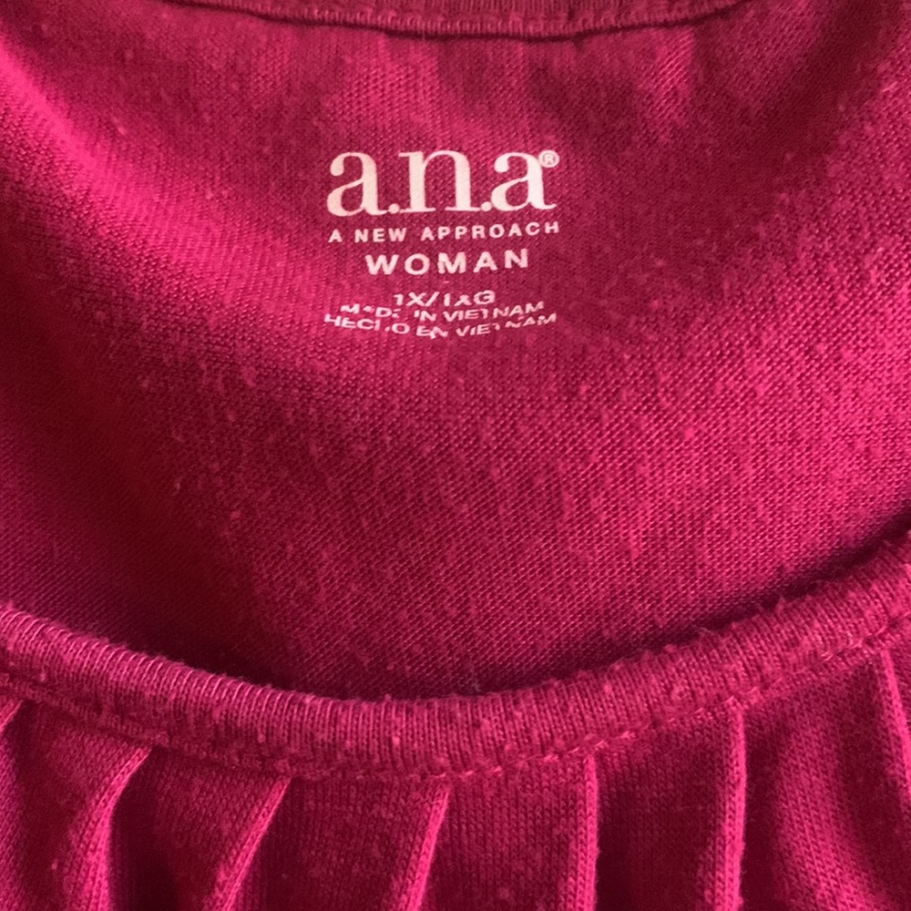 ✨3/$12✨Womens top - Picture 2 of 3